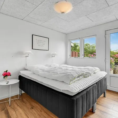 Дом отдыха 1 Bedroom Stunning In
